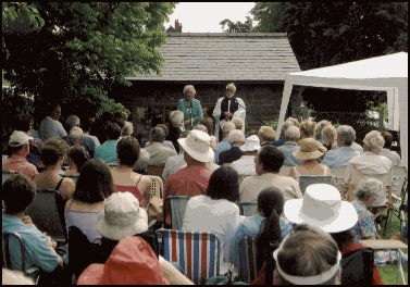  ROSEMARY E. RIGBY AND THE REV.D PAUL WILSON LEAD THE SERVICE AT THE FIRST ANNUAL PICNIC IN MEMORY OF VIOLETTE SZABO GC 
