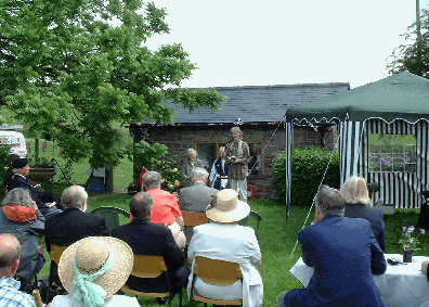  VIRGINIA MCKENNA AND THE POEM THE LIFE THAT I HAVE BY THE LATE LEO MARKS 